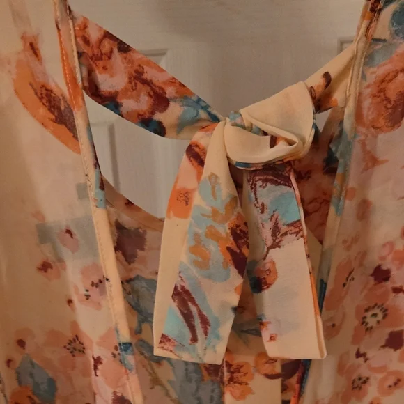 Forever 21 Peach Floral Top - Picture 13 of 15